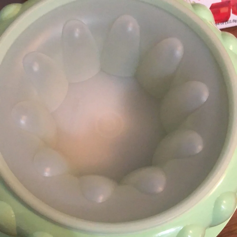 Tupperware Jello Ring/Mold-Pistachio Green-Like New-Scalloped-Aprox 9in Diameter